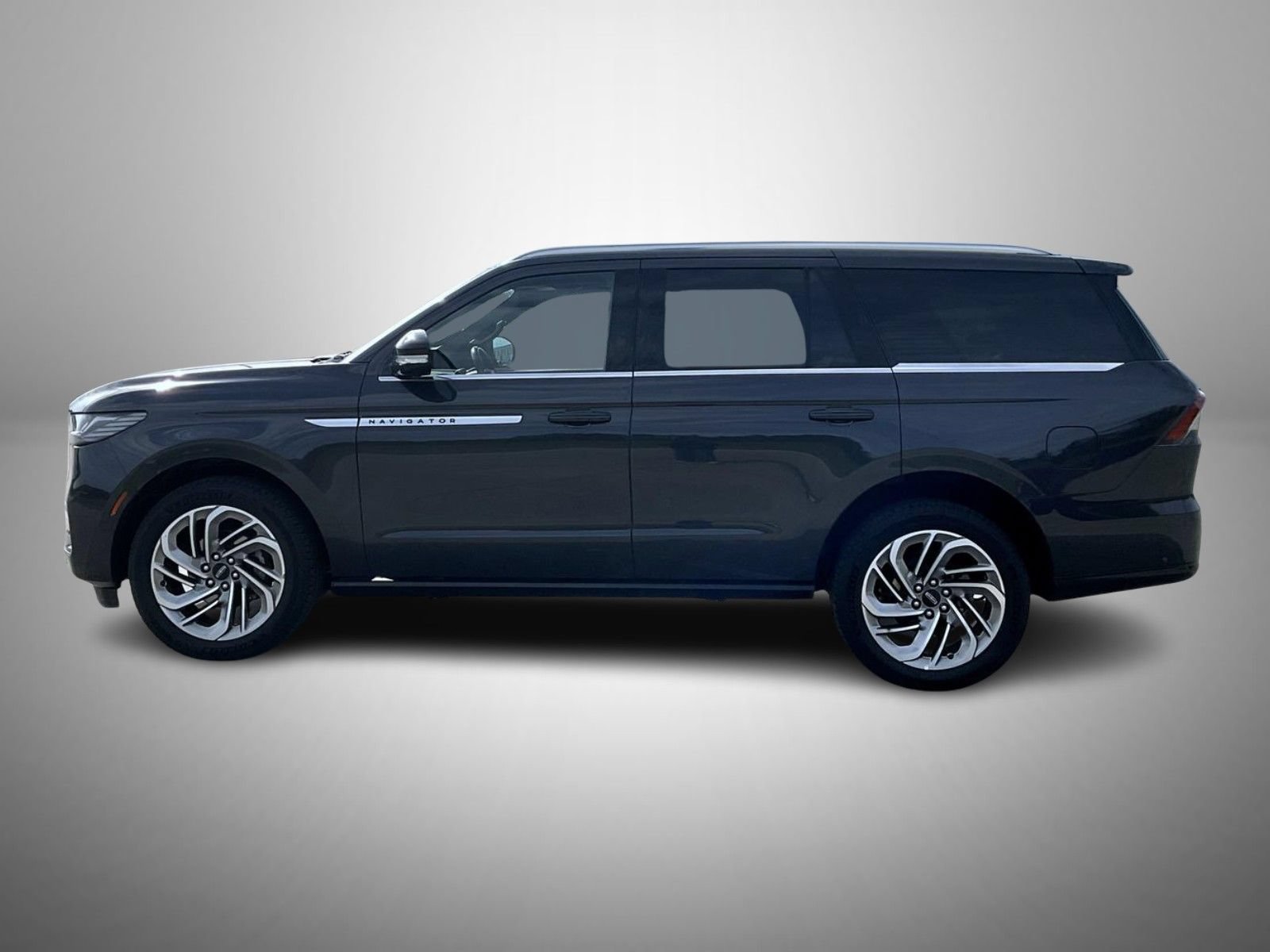 Used 2025 Lincoln Navigator Reserve AWD/4WD image 8