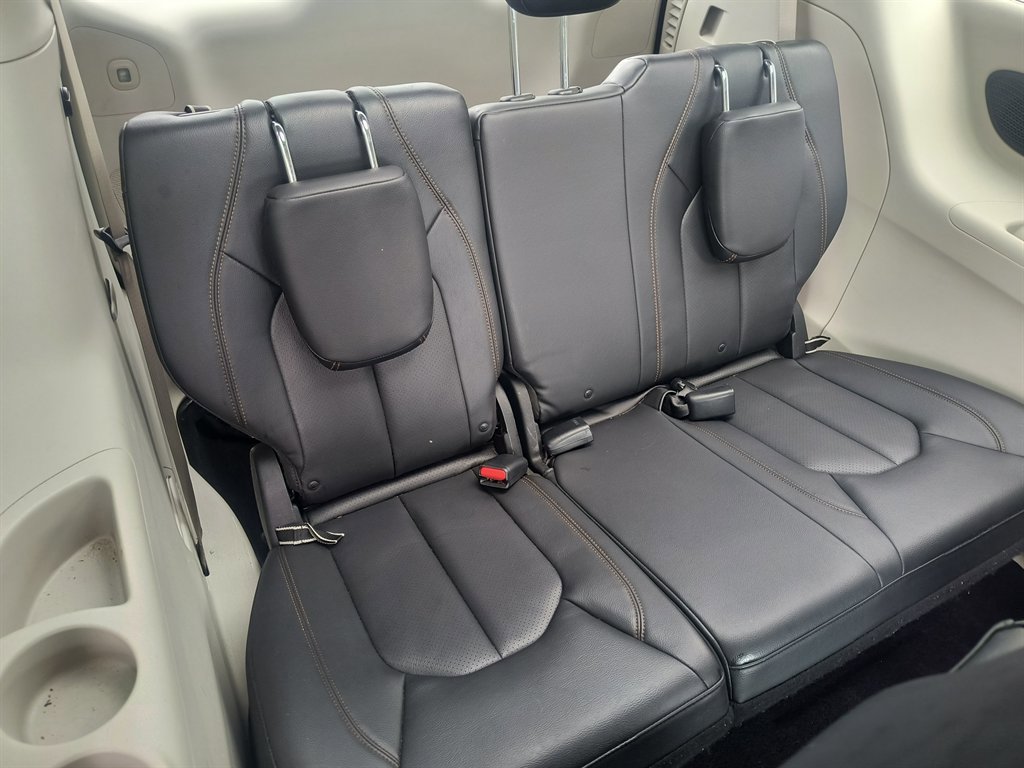 Used 2018 Chrysler Pacifica Touring-L Plus FWD image 26