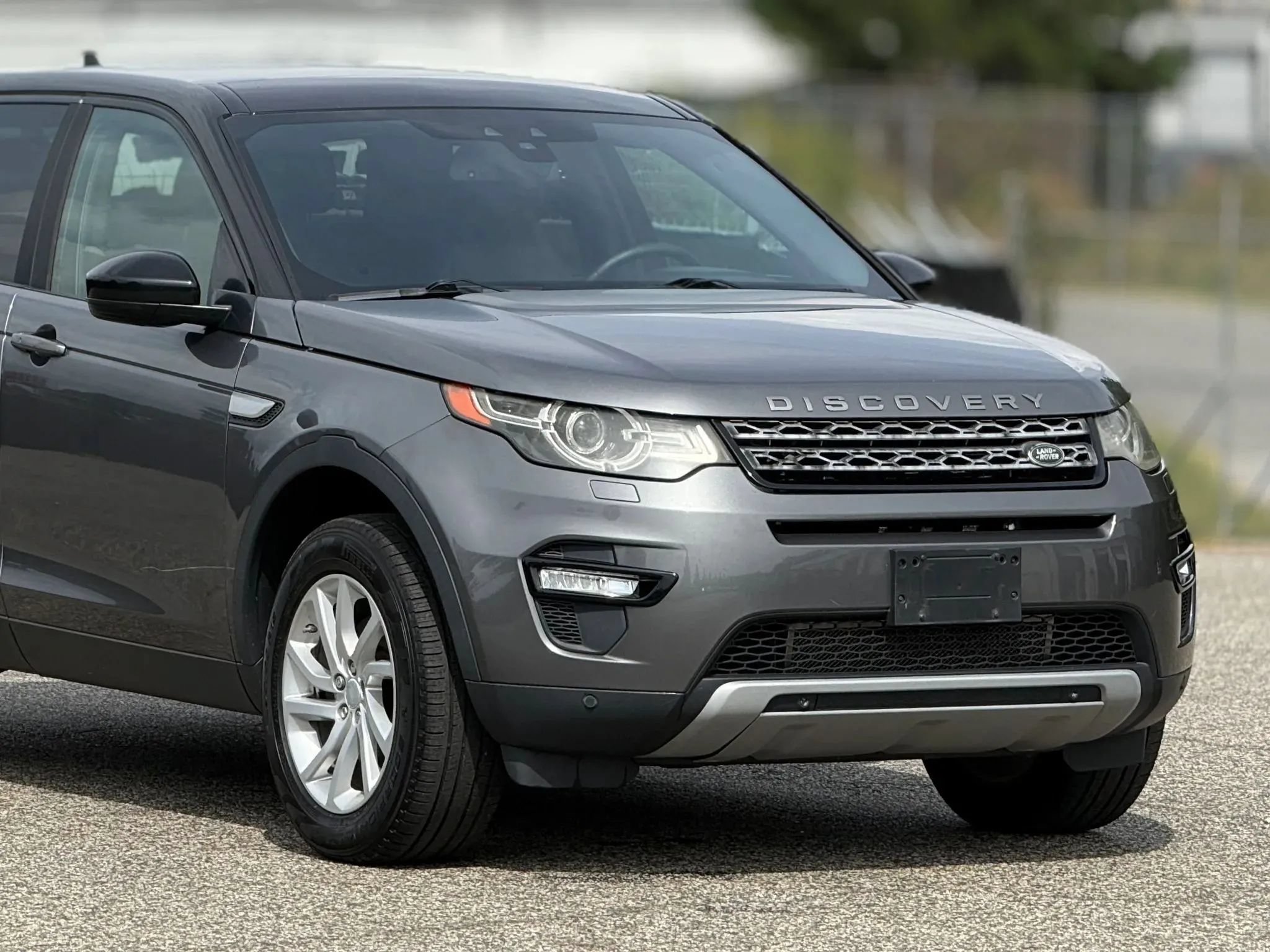 Used 2016 Land Rover Discovery Sport HSE AWD/4WD image 15