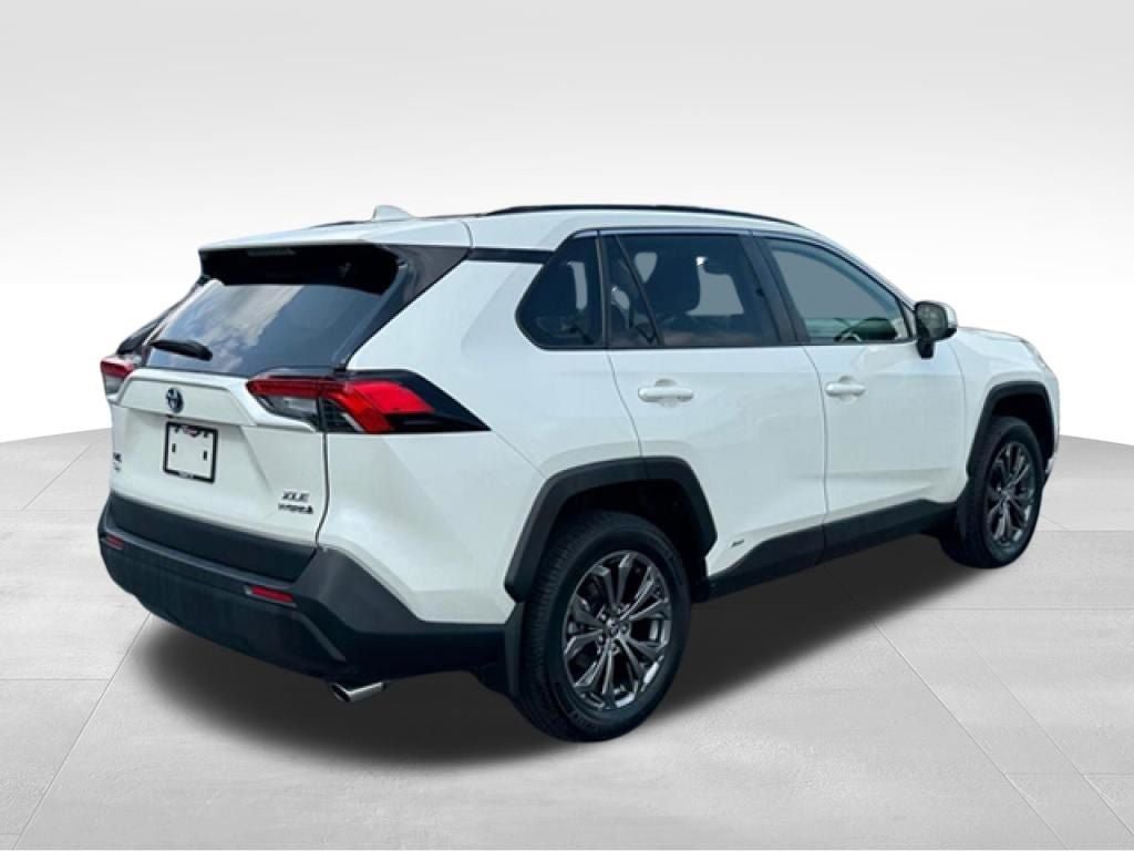 Used 2022 Toyota RAV4 XLE Premium AWD/4WD image 7