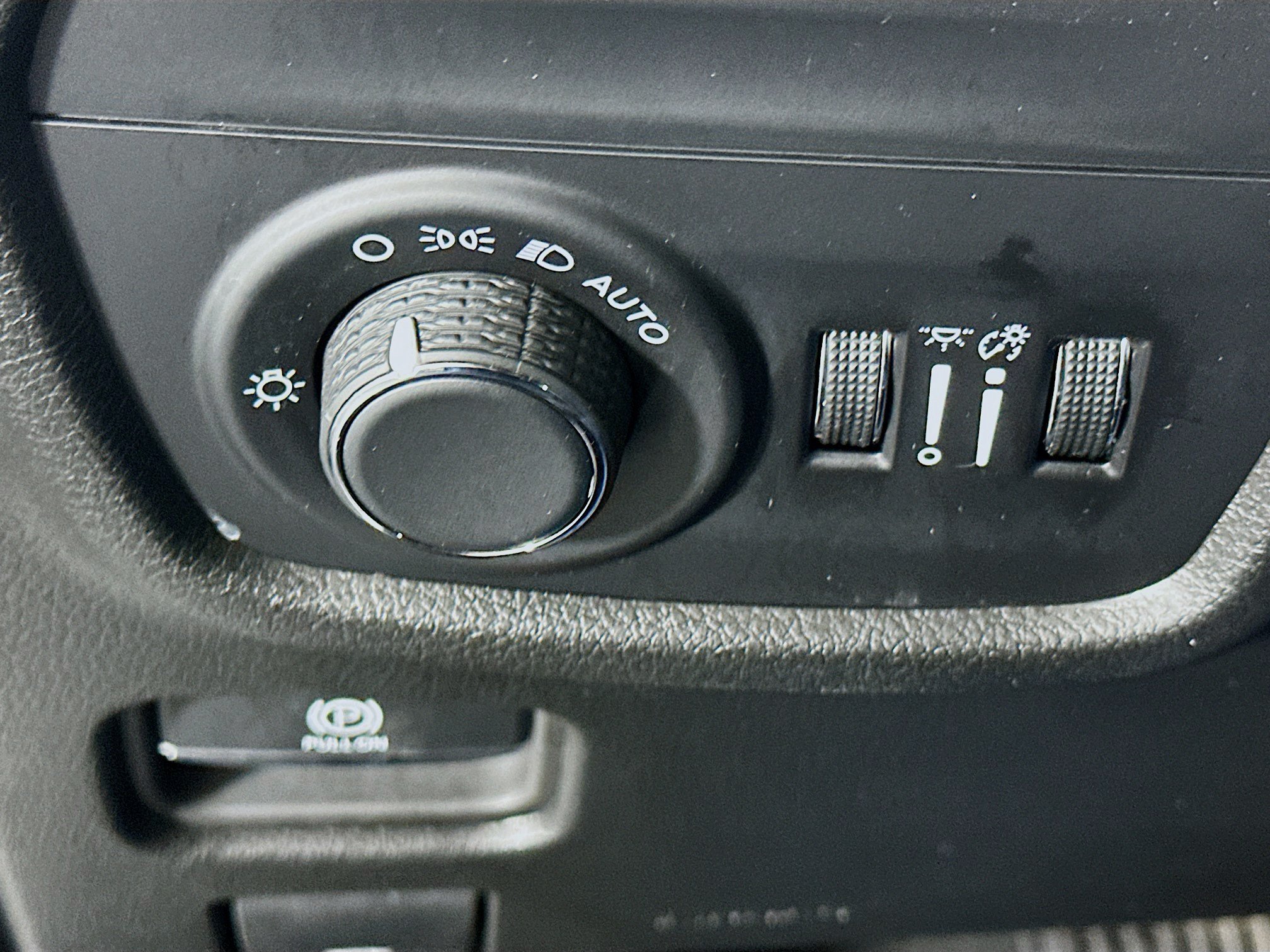 Used 2024 Jeep Grand Cherokee Altitude AWD/4WD image 17