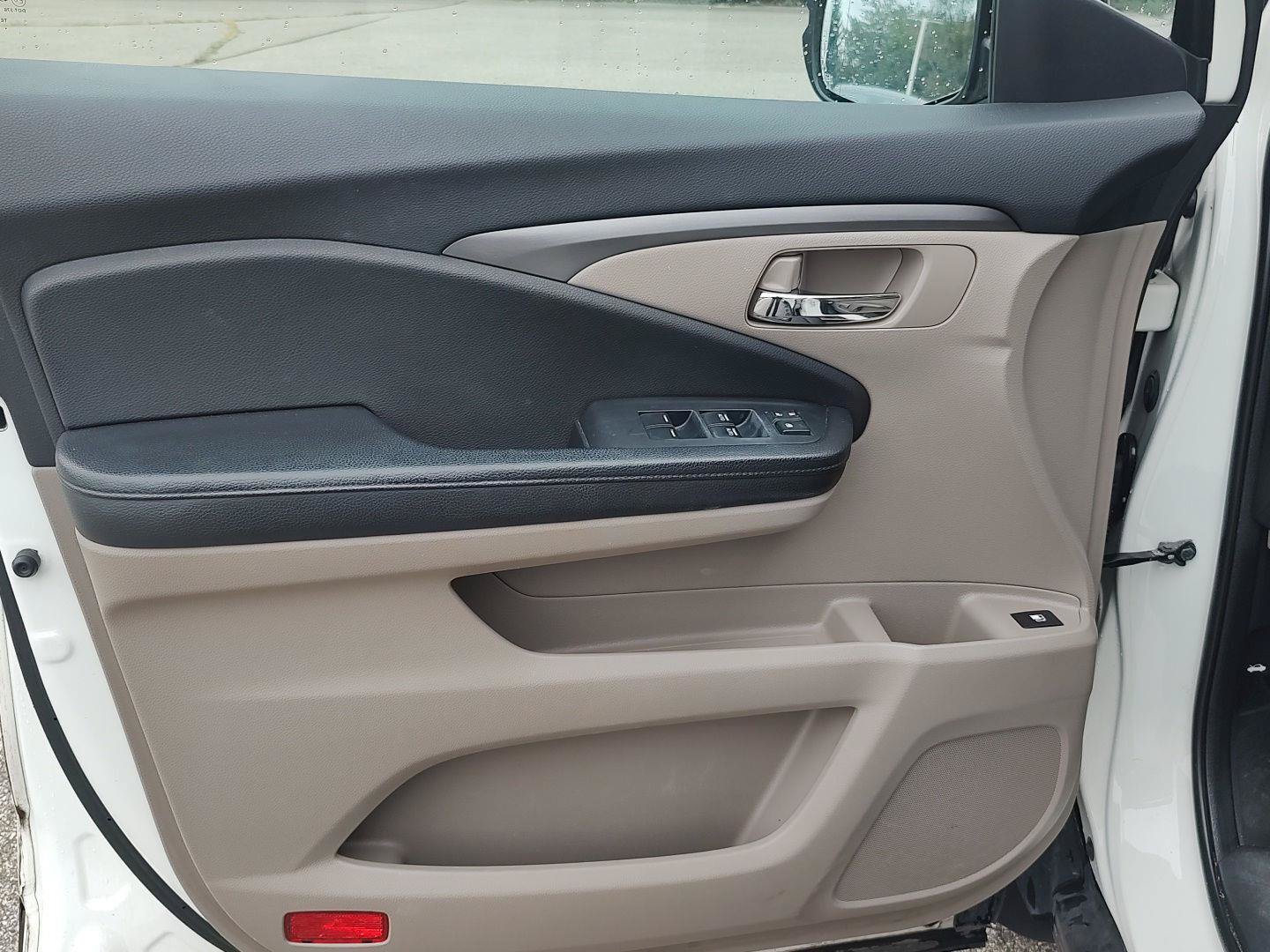 Used 2016 Honda Pilot LX image 15