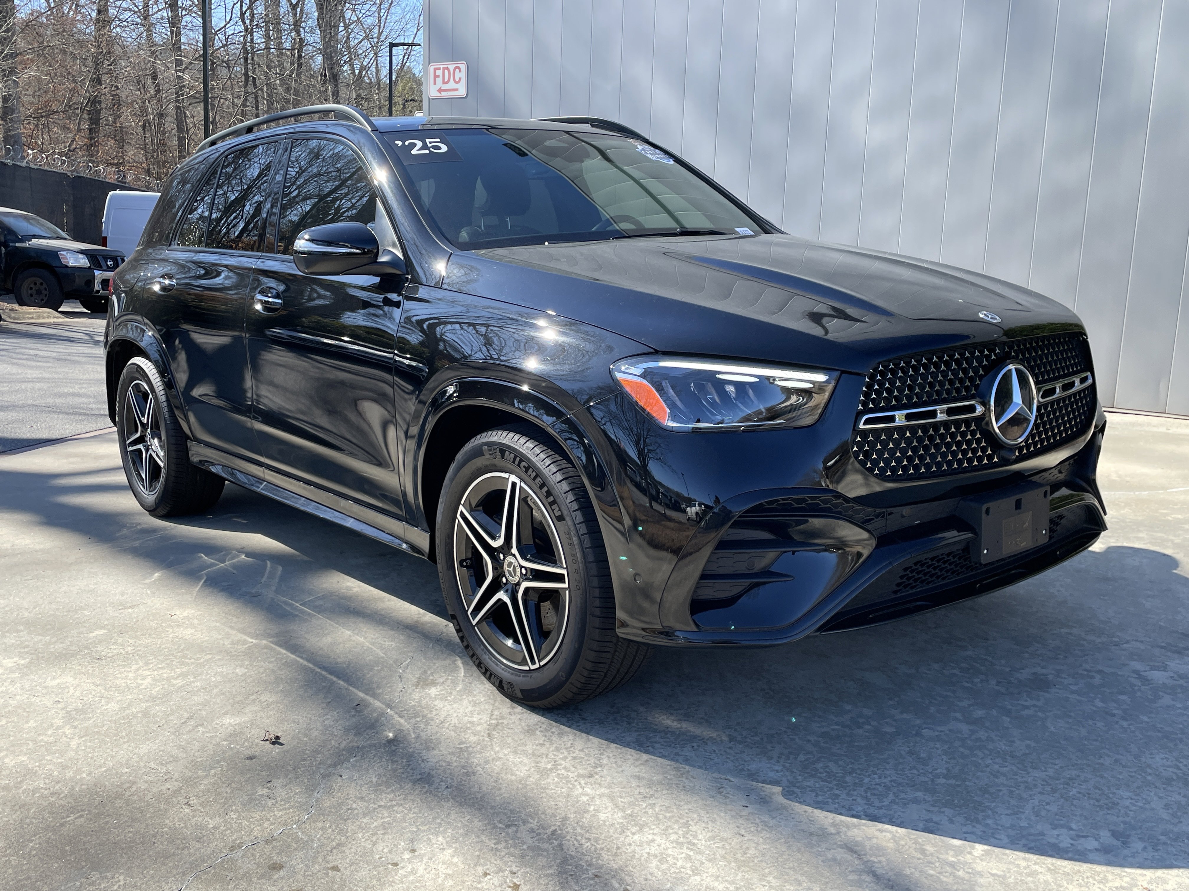 Certified 2025 Mercedes-Benz GLE 350 4MATIC w/ AMG Line Exterior image 4