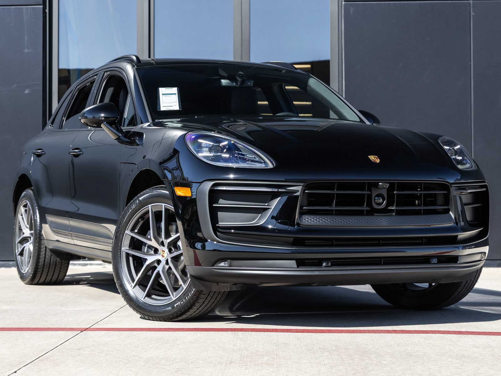 Certified 2026 Porsche Macan AWD/4WD image 6