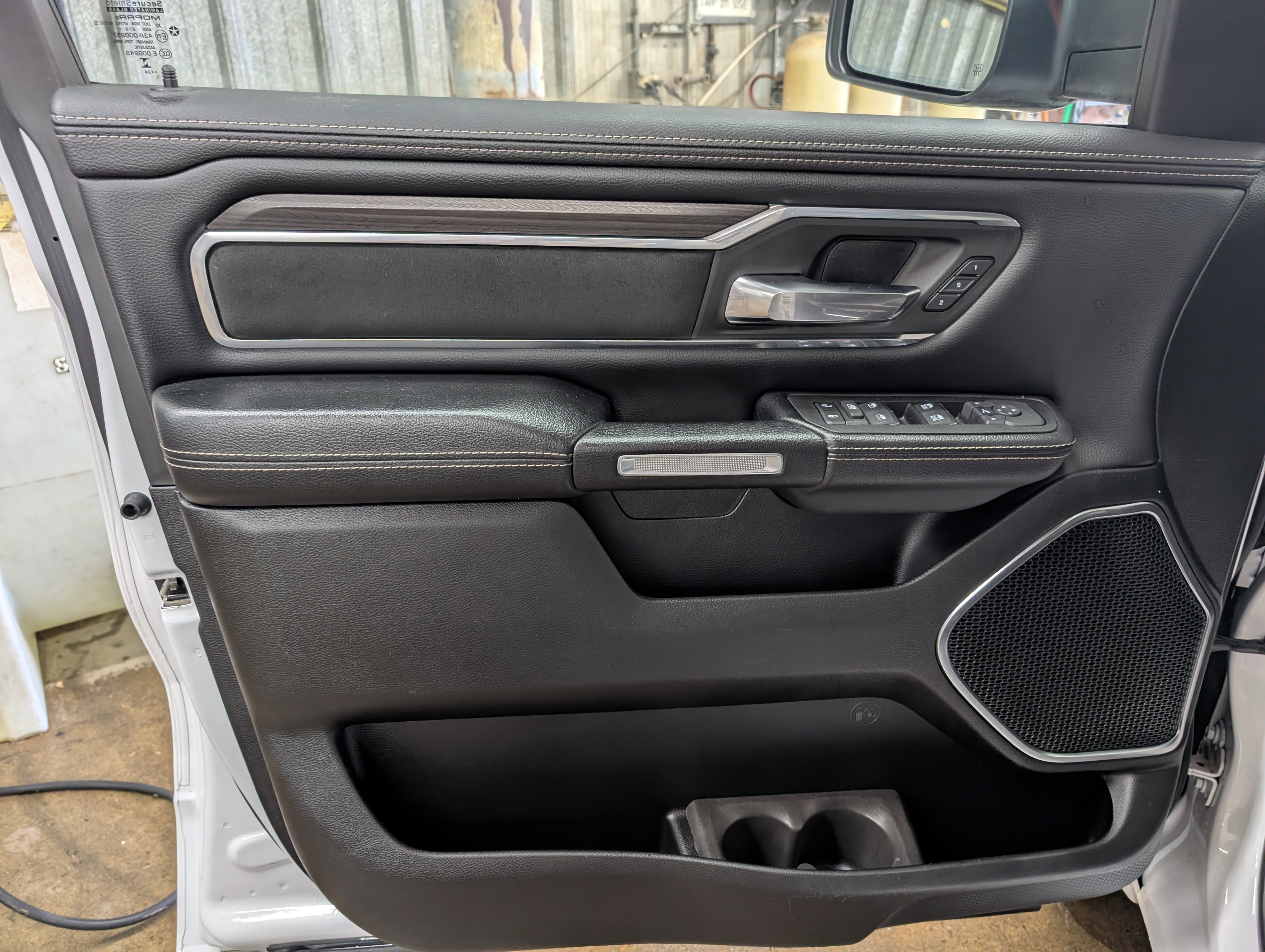 Used 2025 RAM 1500 Laramie AWD/4WD image 10