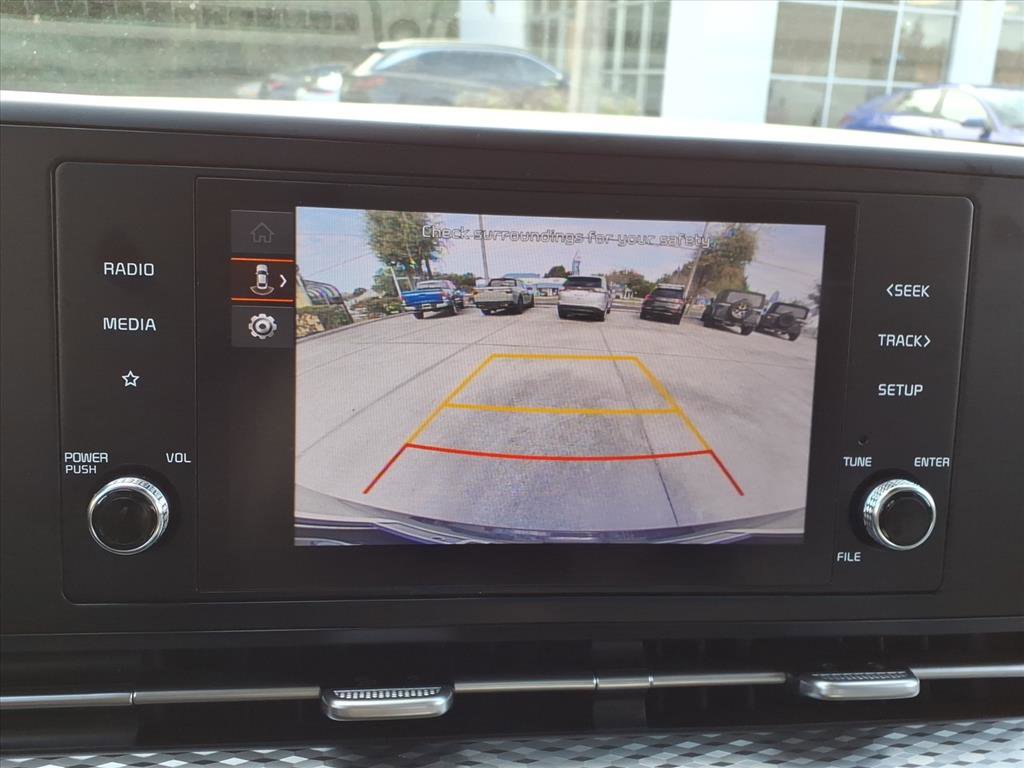 Used 2024 Kia Carnival LX image 27