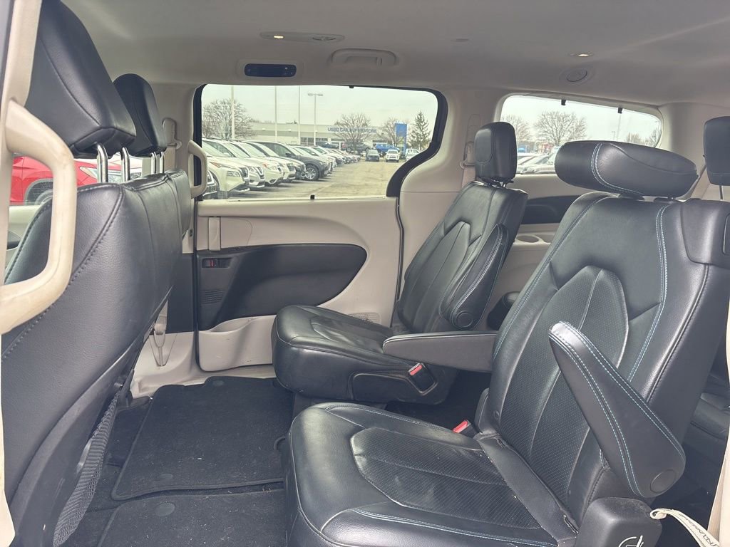 Used 2021 Chrysler Pacifica Touring-L image 14