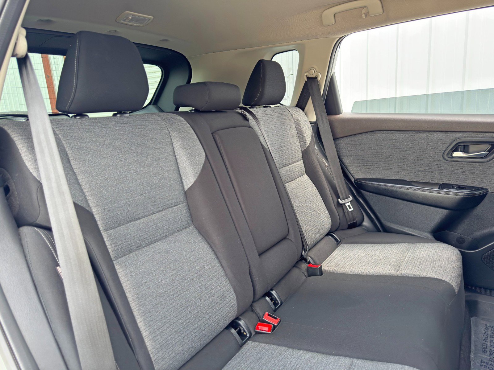 Used 2023 Nissan Rogue SV image 34