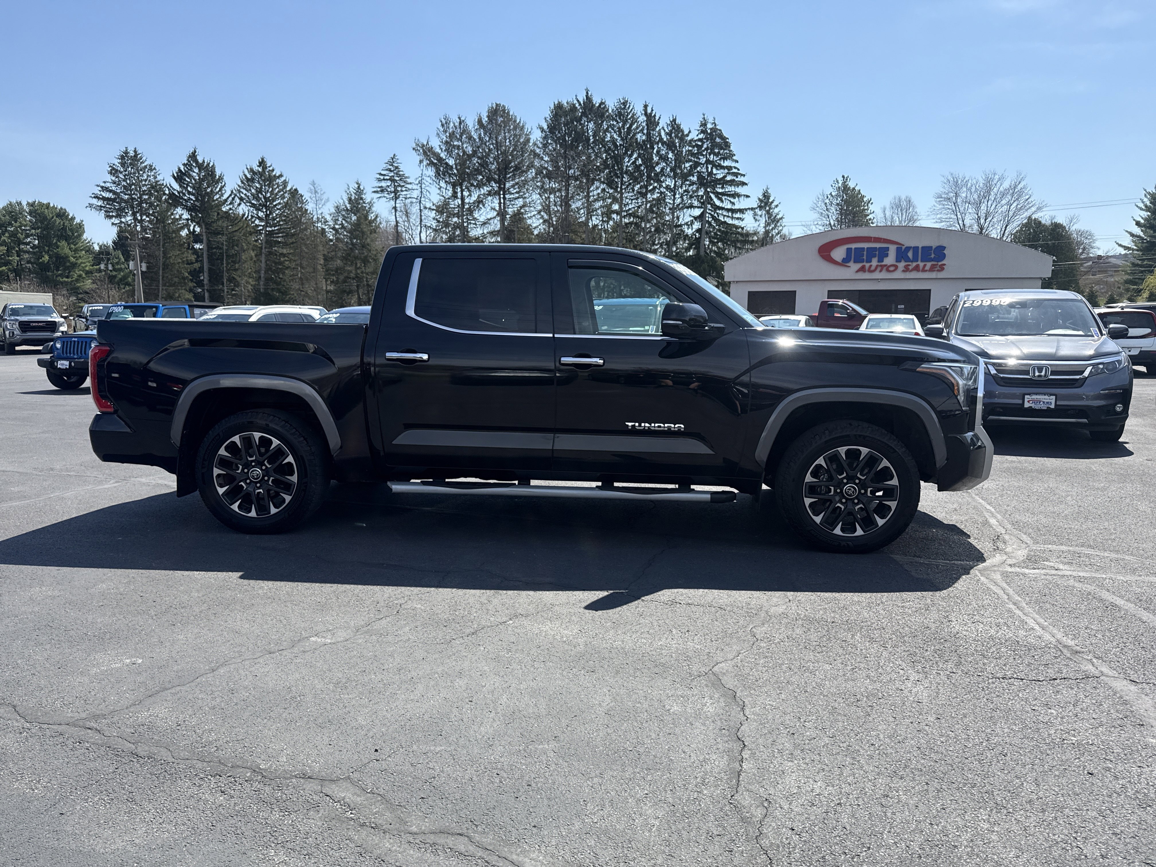 Used 2023 Toyota Tundra Limited image 4