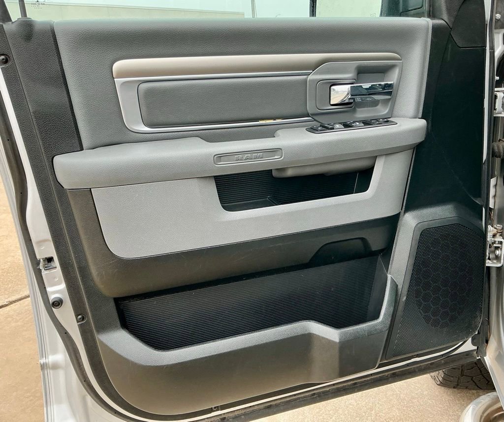Used 2018 RAM 1500 SLT AWD/4WD image 40