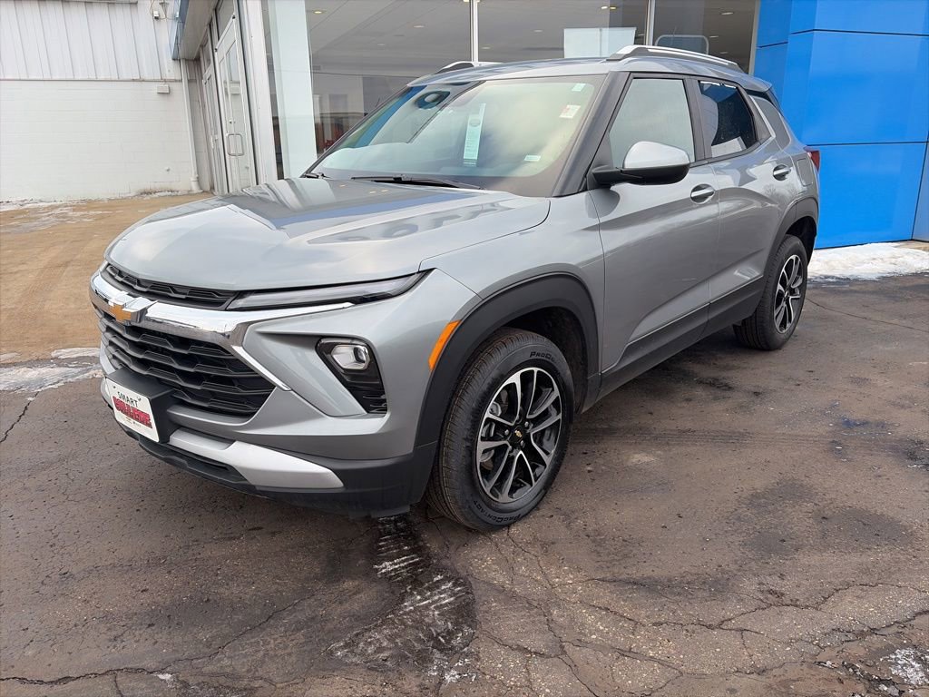 Used 2025 Chevrolet TrailBlazer LT image 3