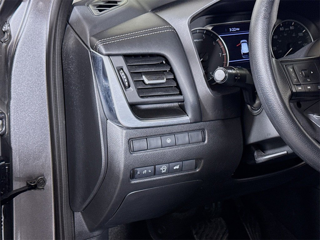 Used 2024 Nissan Rogue SV image 8