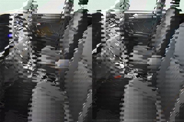 Used 2022 Volkswagen Tiguan SE image 15