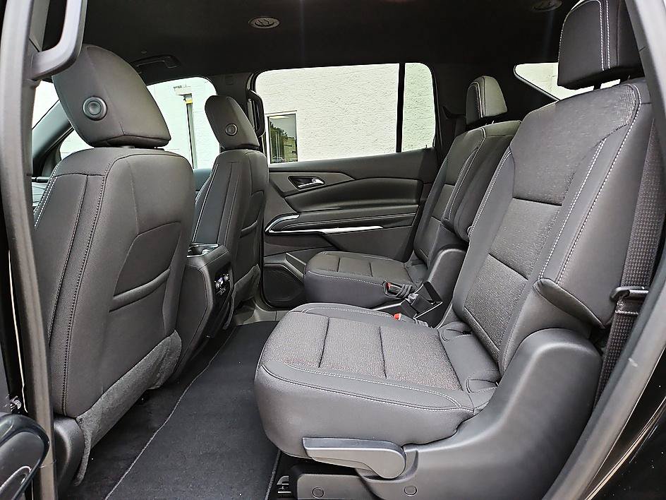 New 2027 Chevrolet Traverse LT FWD image 10