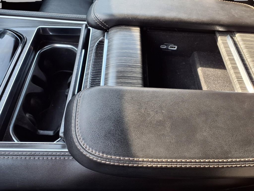 Certified 2024 Jeep Wagoneer Series II w/ Flexible Seating Group AWD/4WD image 11