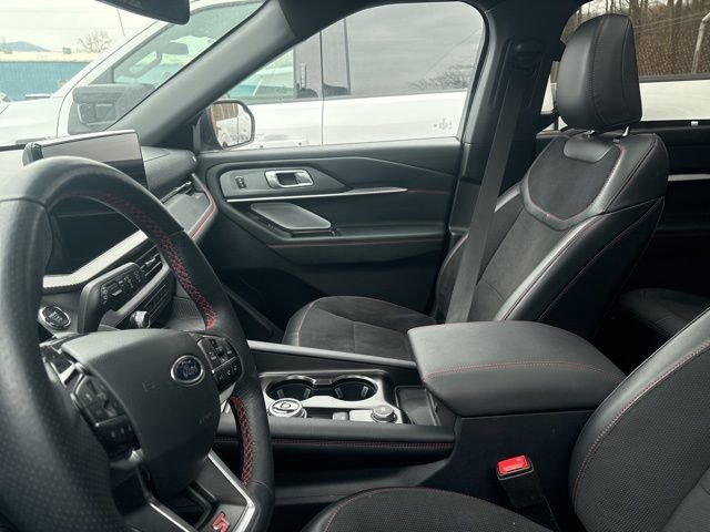 Used 2025 Ford Explorer ST image 6