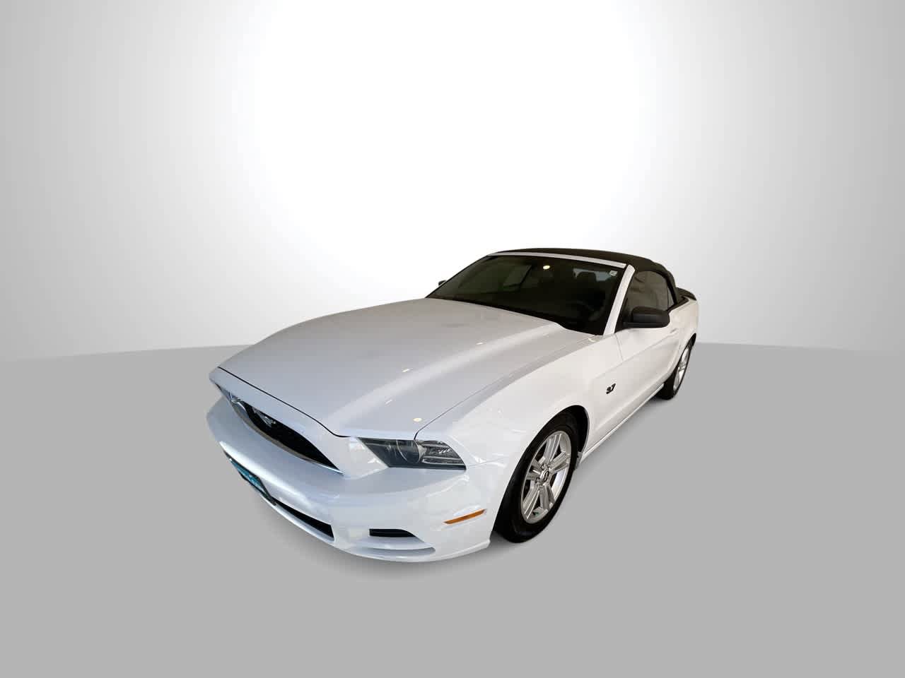 Used 2014 Ford Mustang Convertible RWD image 4