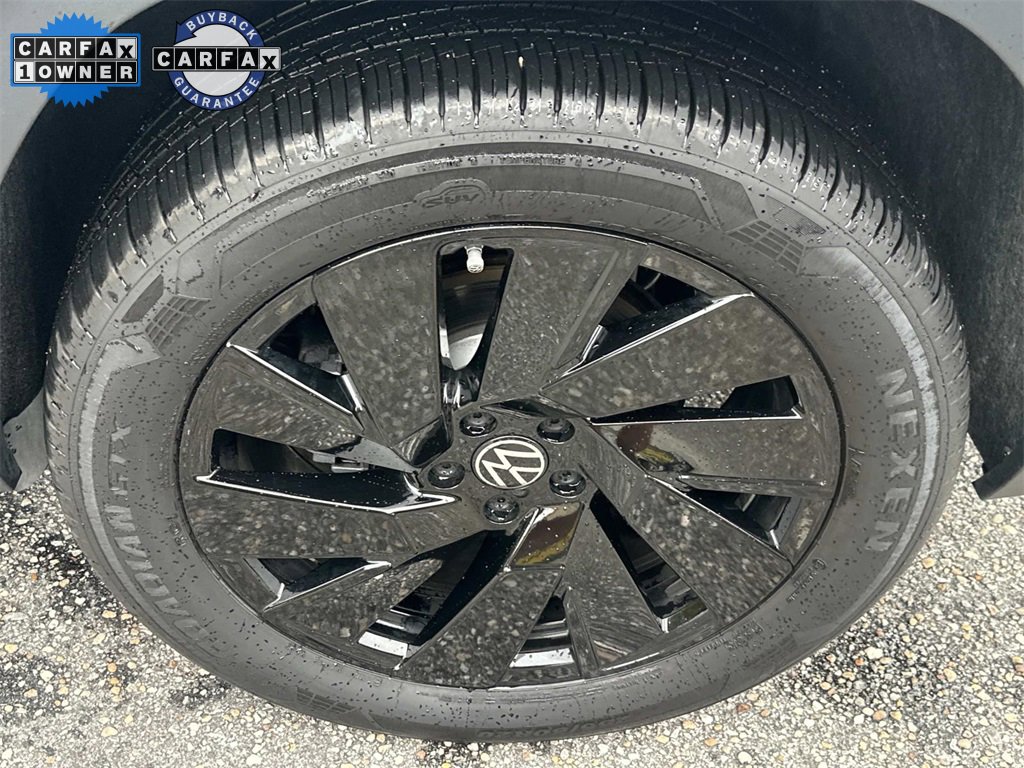 Used 2024 Volkswagen Atlas SE w/ Black Wheel Package image 12