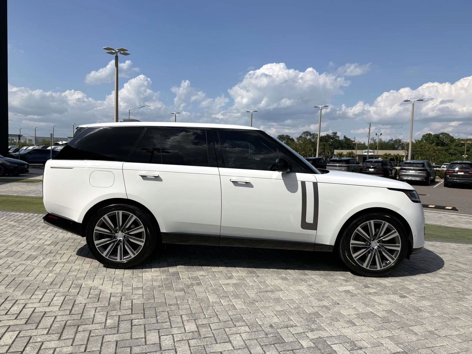 Used 2023 Land Rover Range Rover SE AWD/4WD image 7