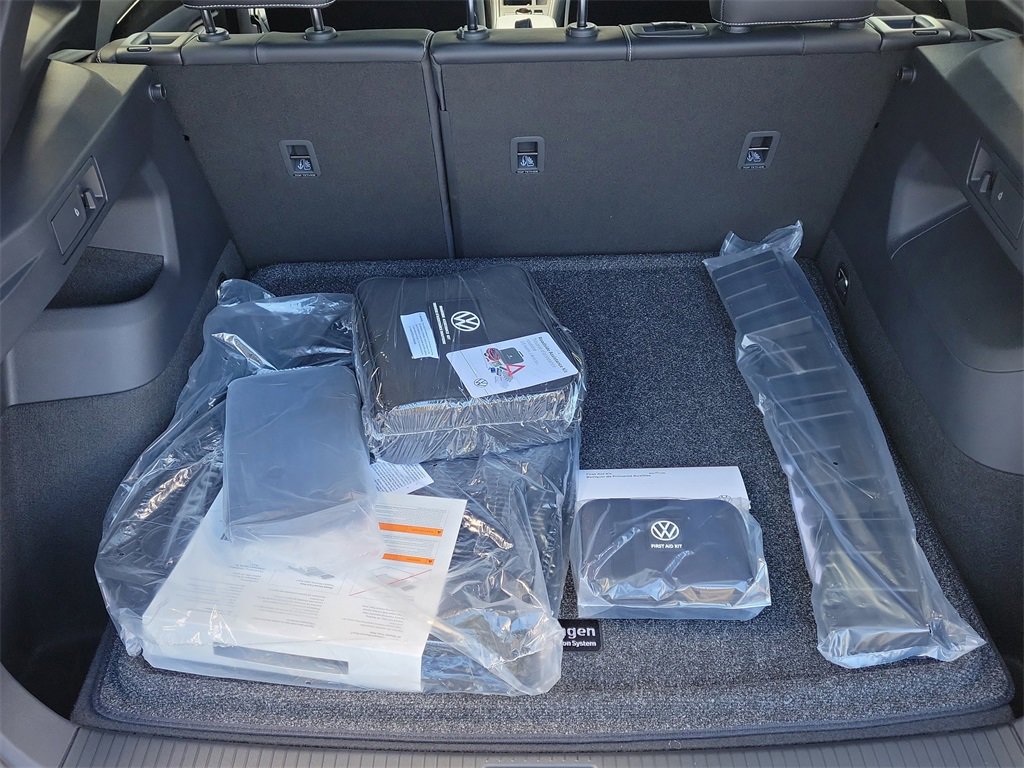 New 2026 Volkswagen Tiguan SE R-Line image 6