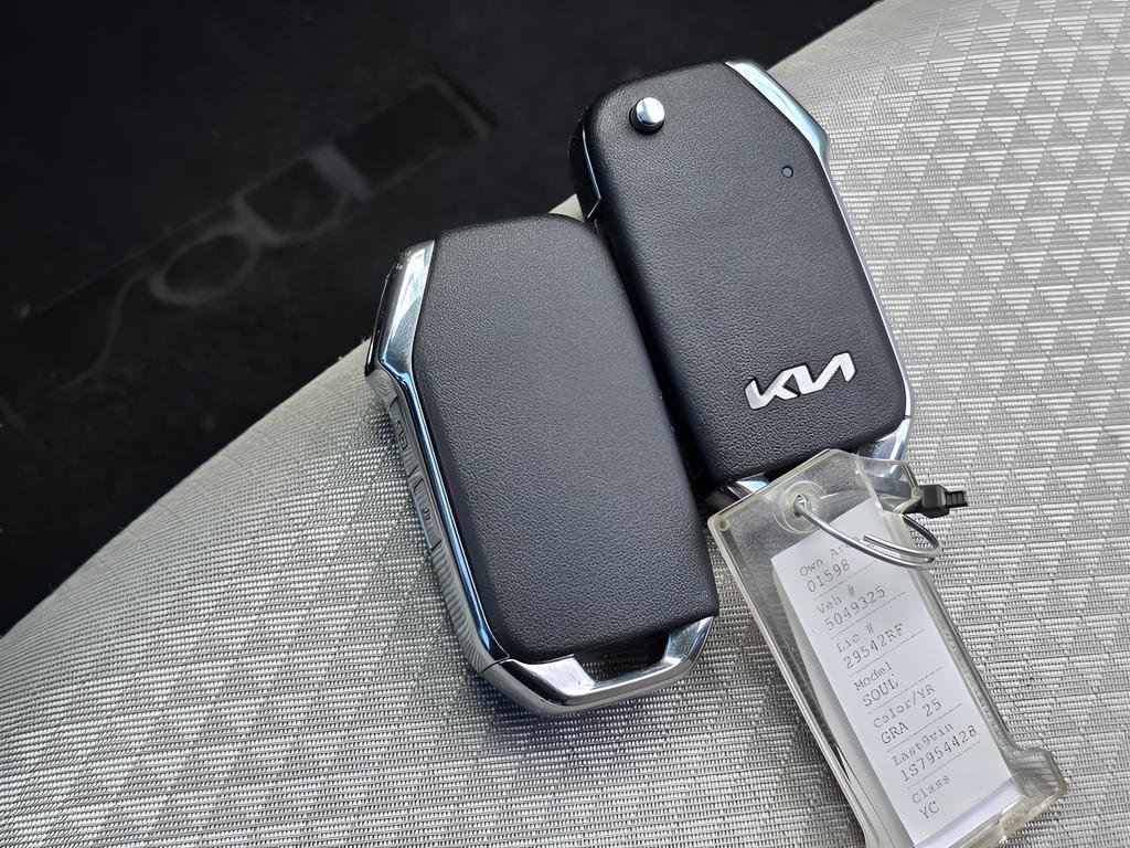 Used 2025 Kia Soul LX FWD image 33