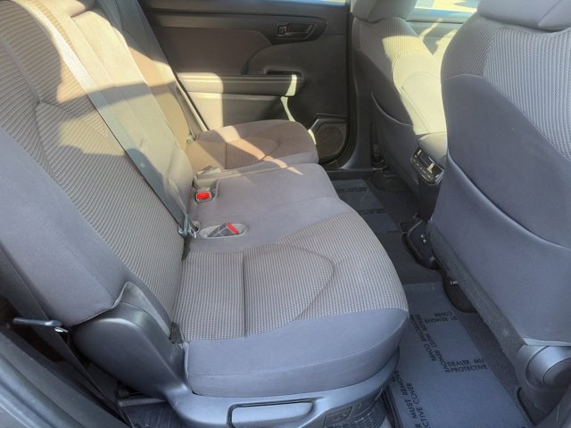 Used 2023 Toyota Highlander LE image 28