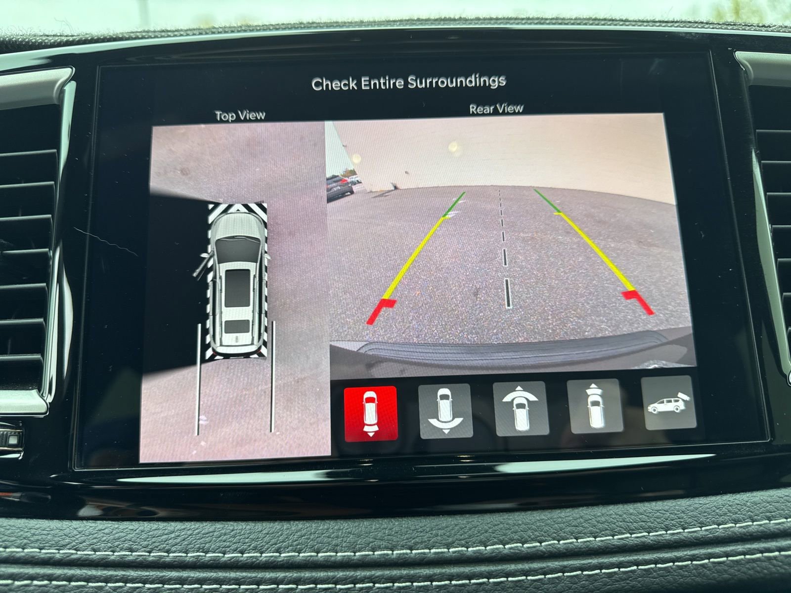 Used 2023 Chrysler Pacifica Touring-L w/ S Appearance Package image 16