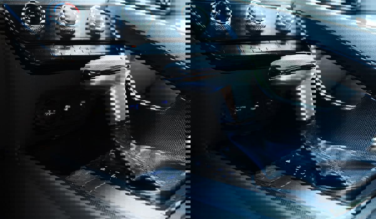 Used 2024 Hyundai Elantra SE image 49