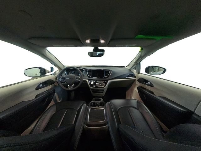 Used 2024 Chrysler Pacifica Touring-L image 33