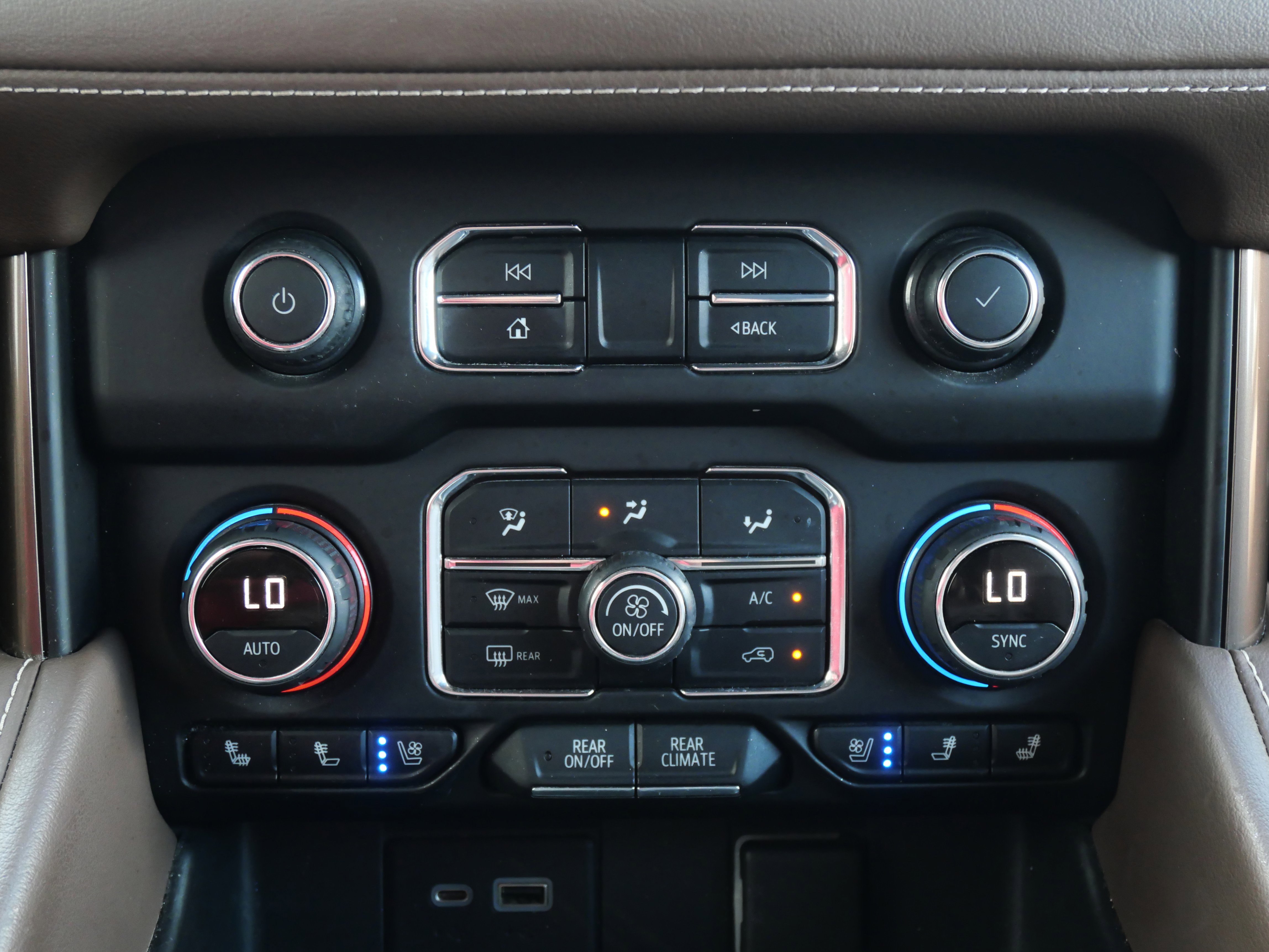 Used 2021 Chevrolet Tahoe High Country w/ Premium Package image 21