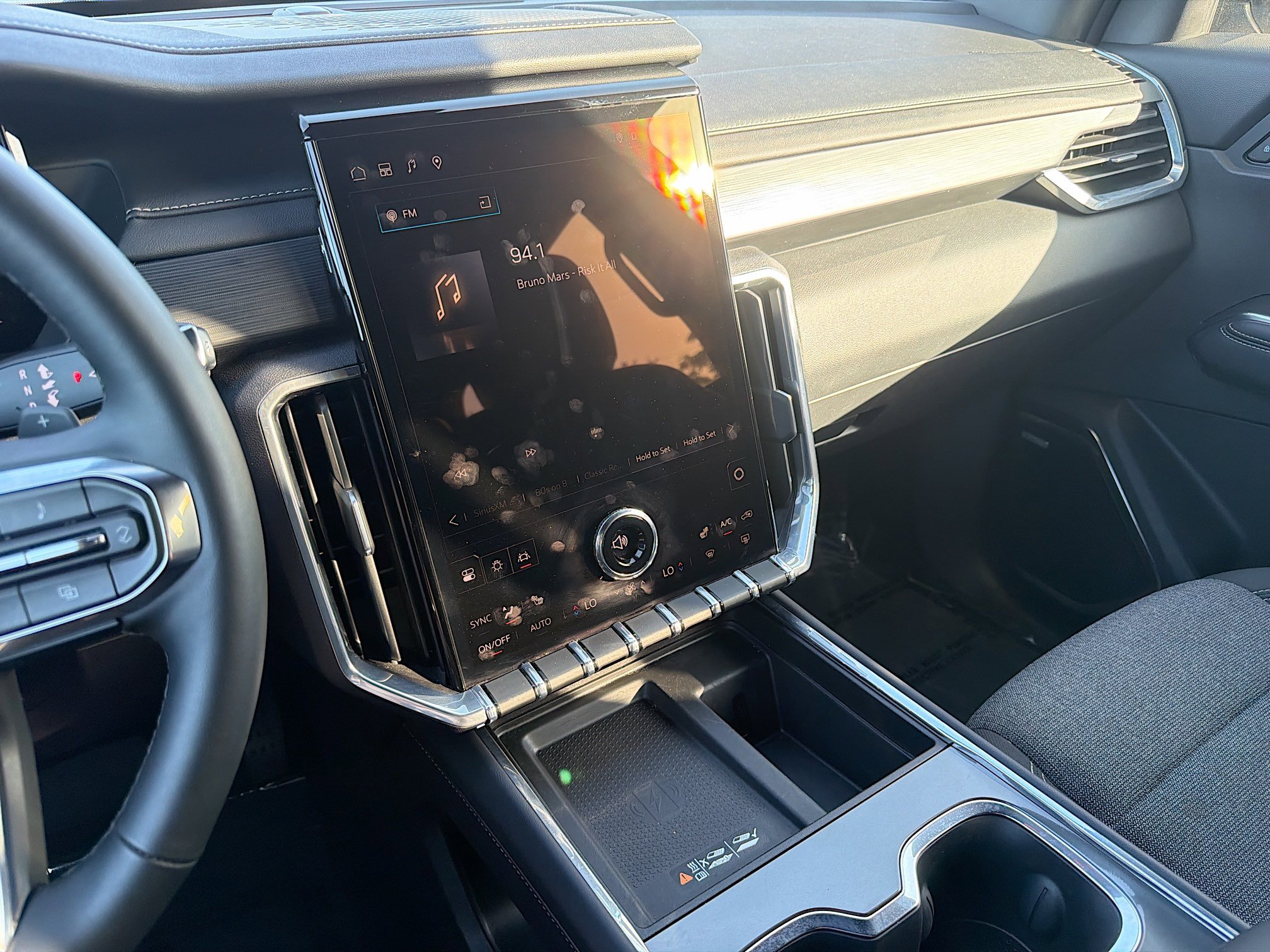 Used 2025 GMC Acadia Elevation FWD image 28