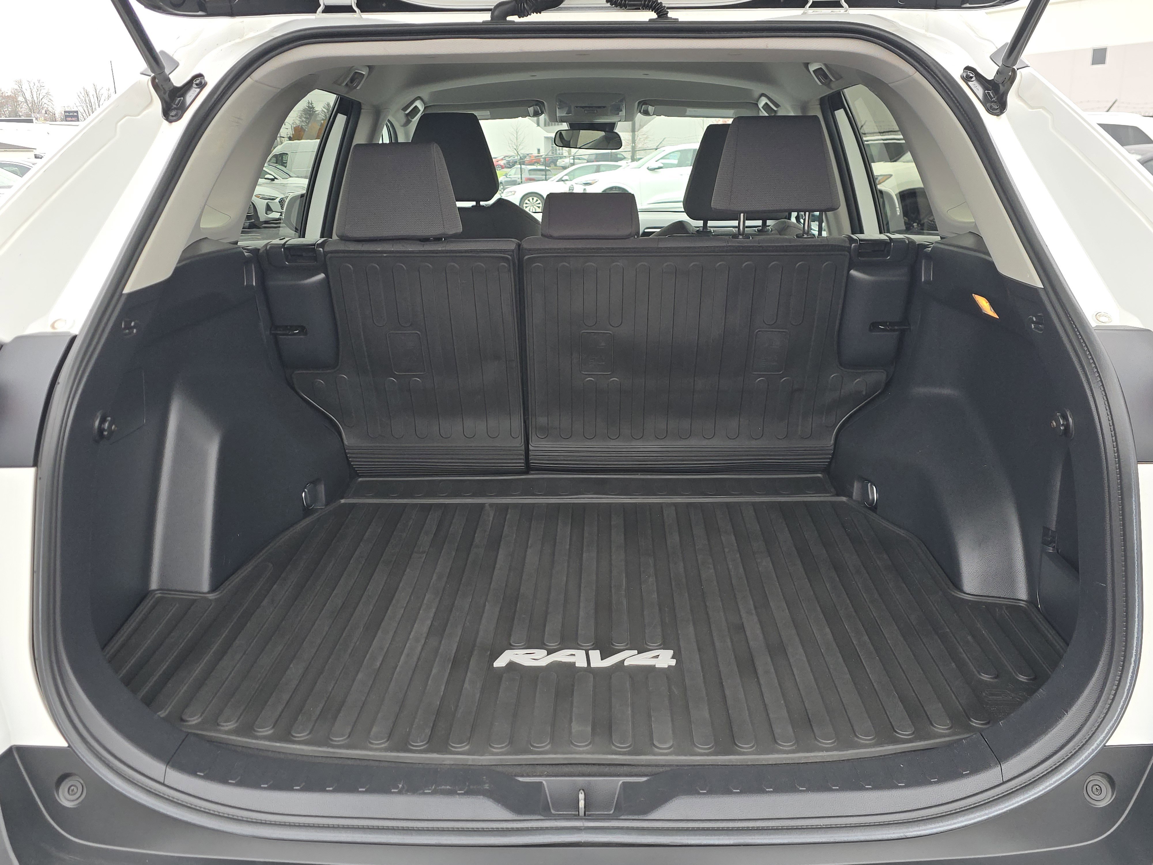 Used 2021 Toyota RAV4 XLE image 14