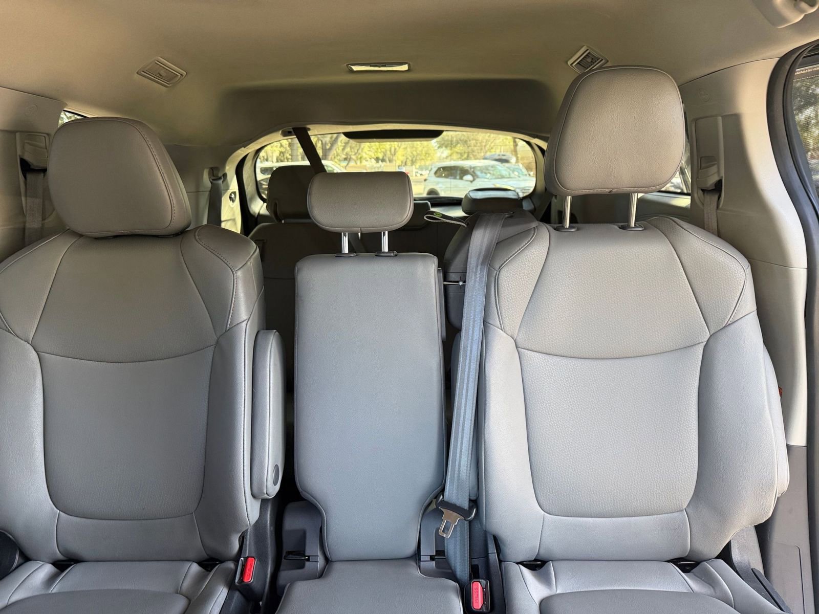 Used 2023 Toyota Sienna XLE image 40