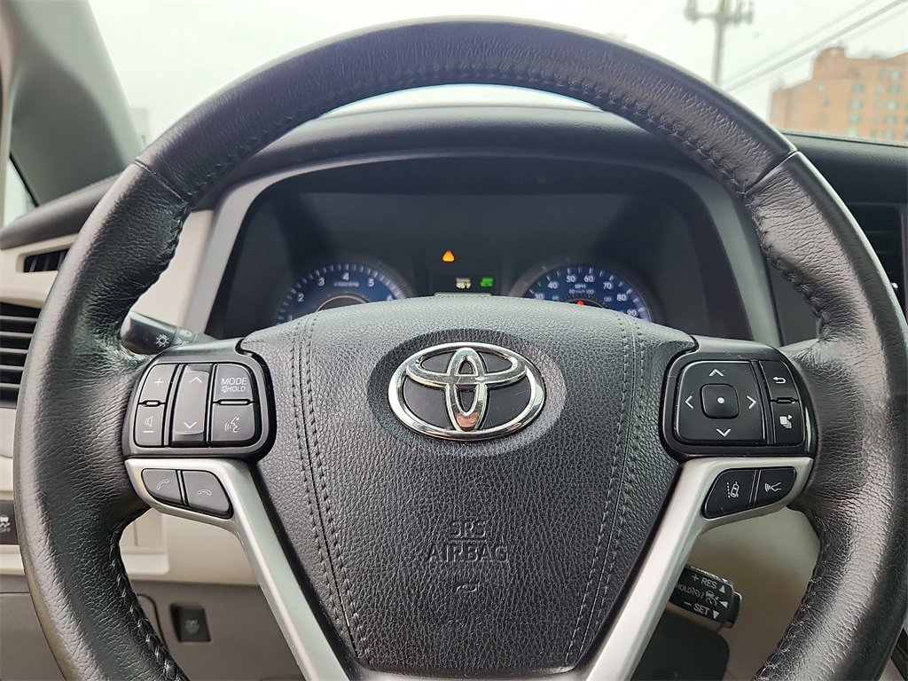 Used 2020 Toyota Sienna XLE image 20