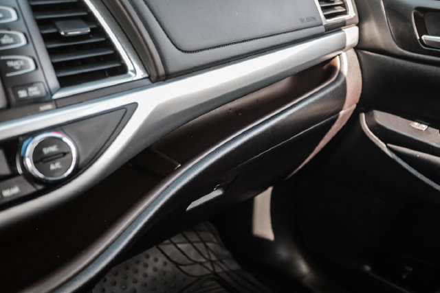 Used 2019 Toyota Highlander XLE AWD/4WD image 46