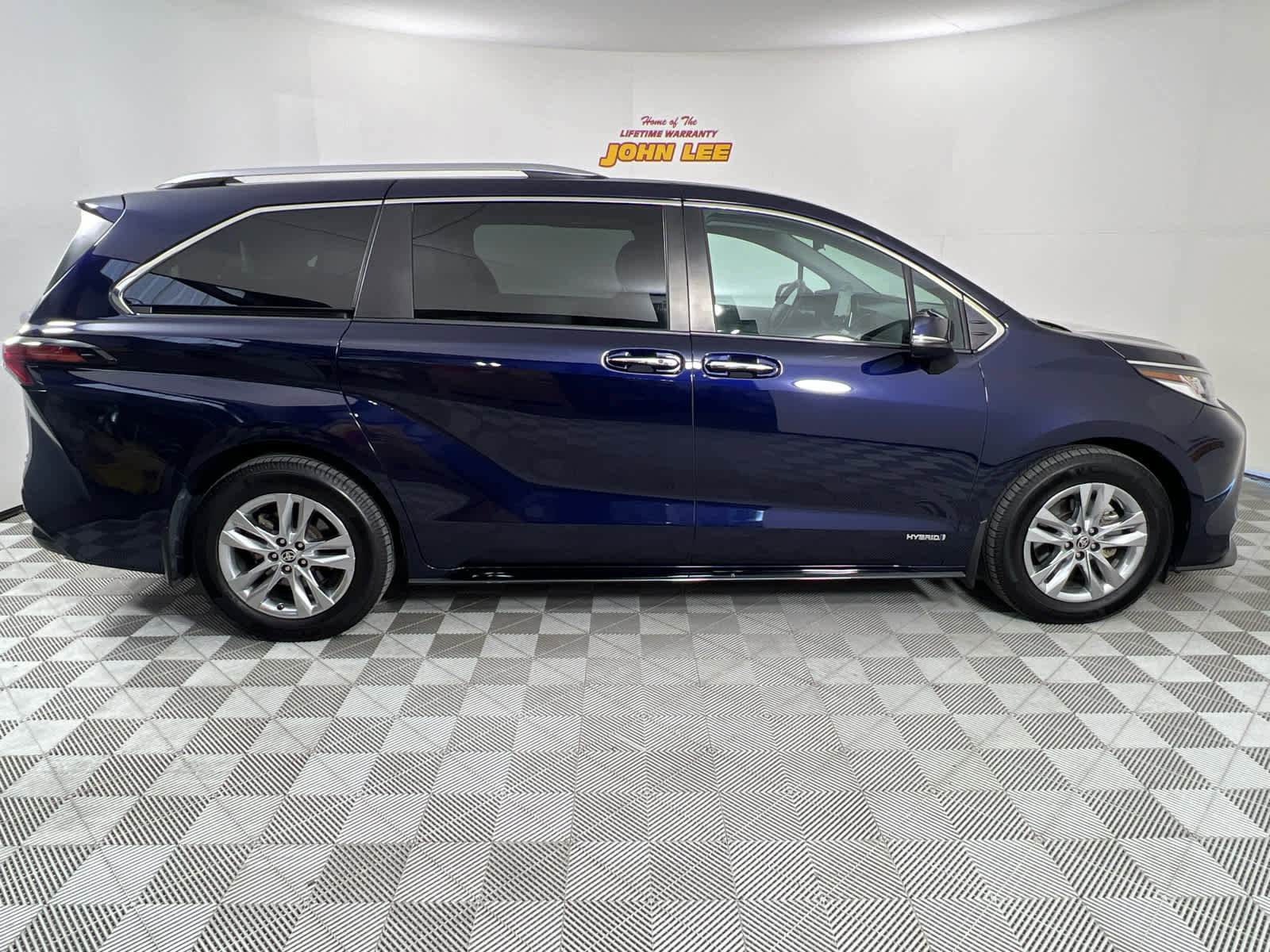 Used 2021 Toyota Sienna Limited image 8
