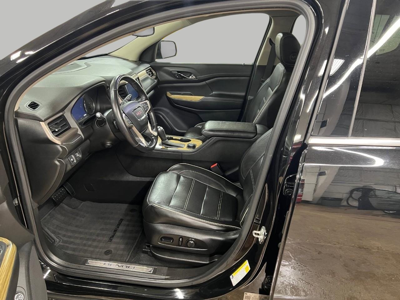 Used 2019 GMC Acadia Denali w/ Technology Package image 21