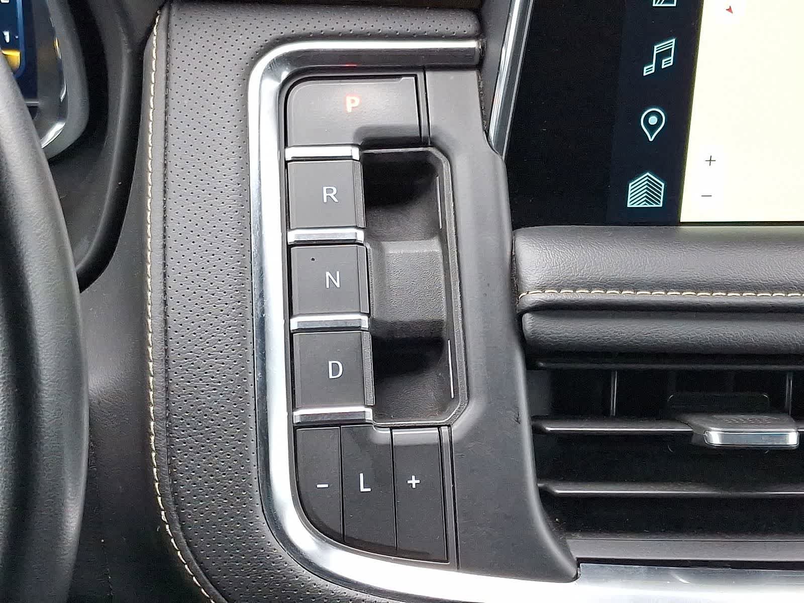 Used 2023 Chevrolet Suburban Premier AWD/4WD image 21