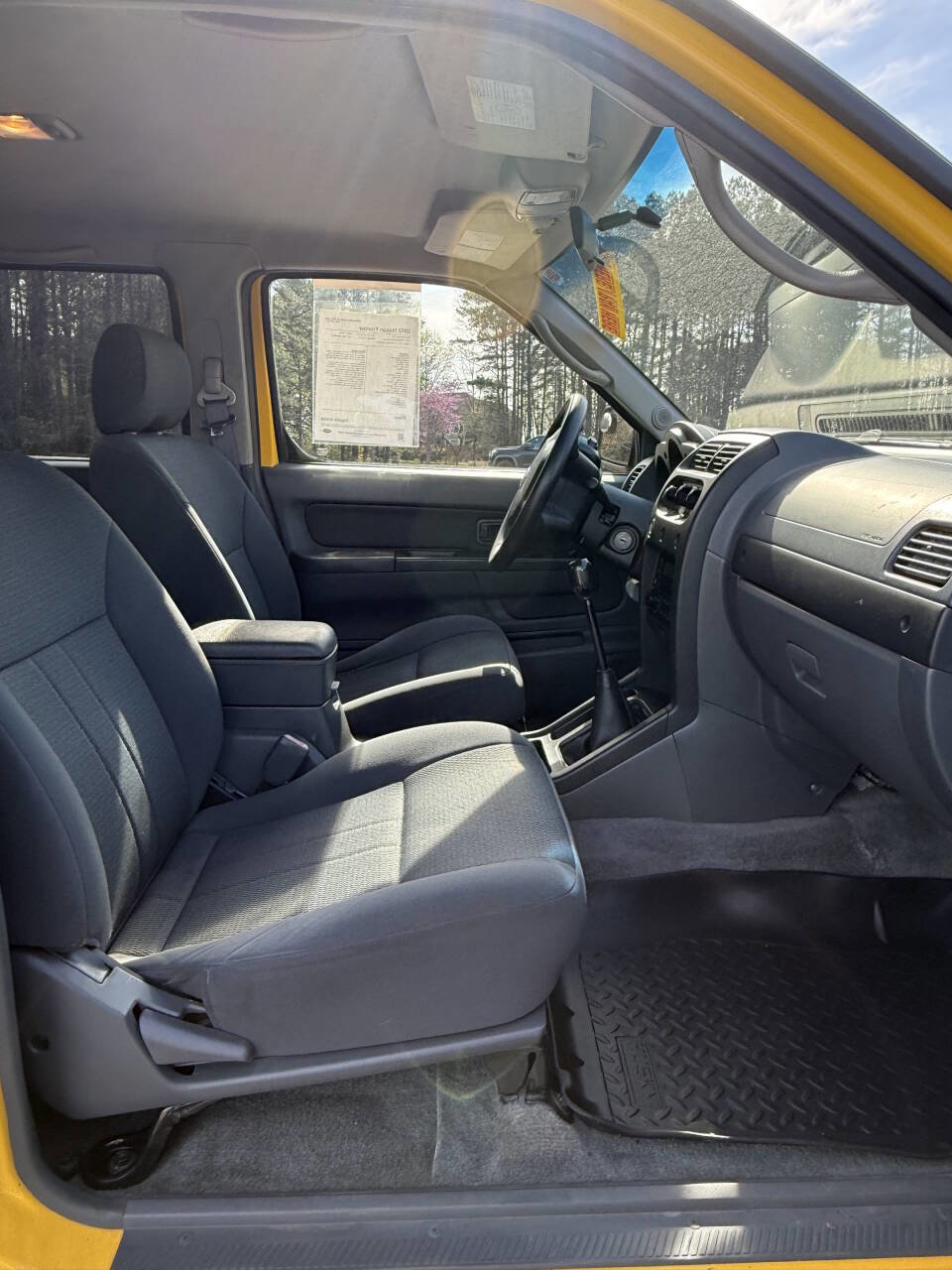 Used 2002 Nissan Frontier XE image 18