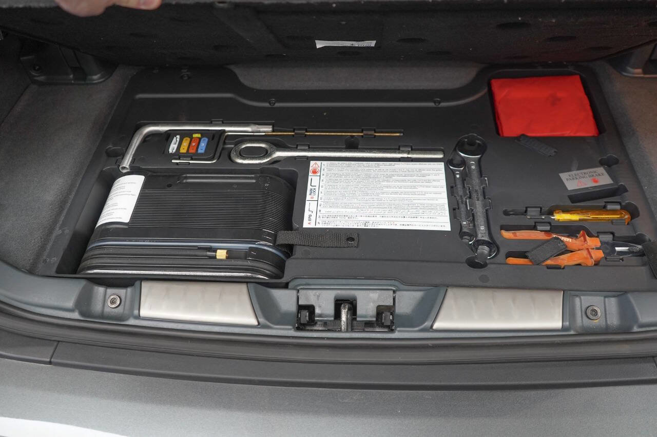 Used 2011 Ferrari California Base 2dr Convertible image 91