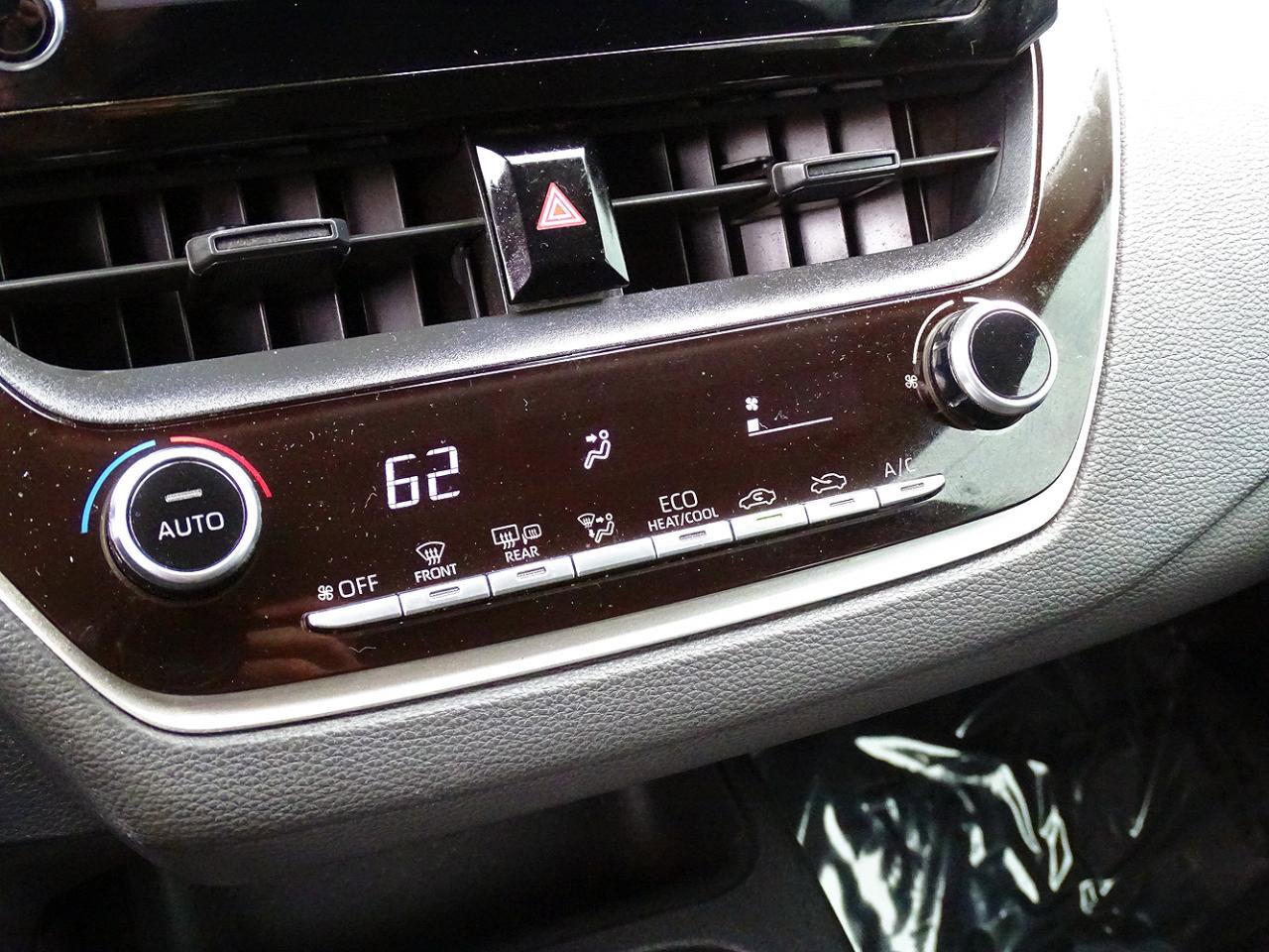 Used 2020 Toyota Corolla LE FWD image 38