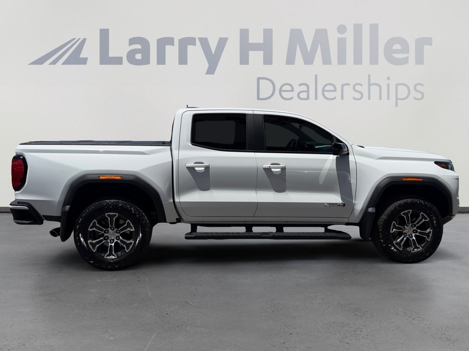 Used 2024 GMC Canyon AT4 w/ Technology Package AWD/4WD image 6