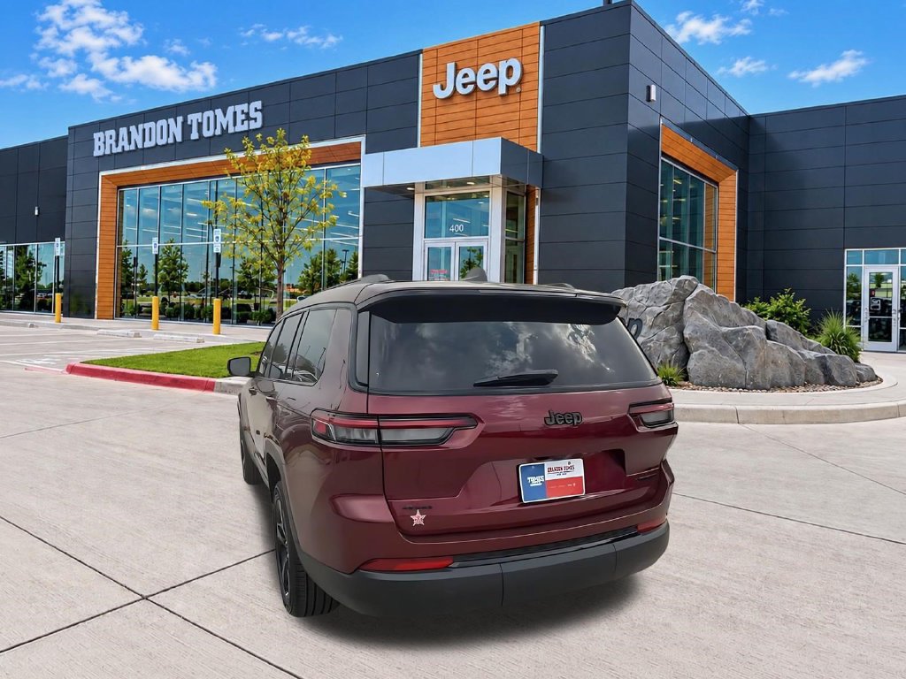 Used 2025 Jeep Grand Cherokee L Limited w/ Black Appearance Package AWD/4WD image 3