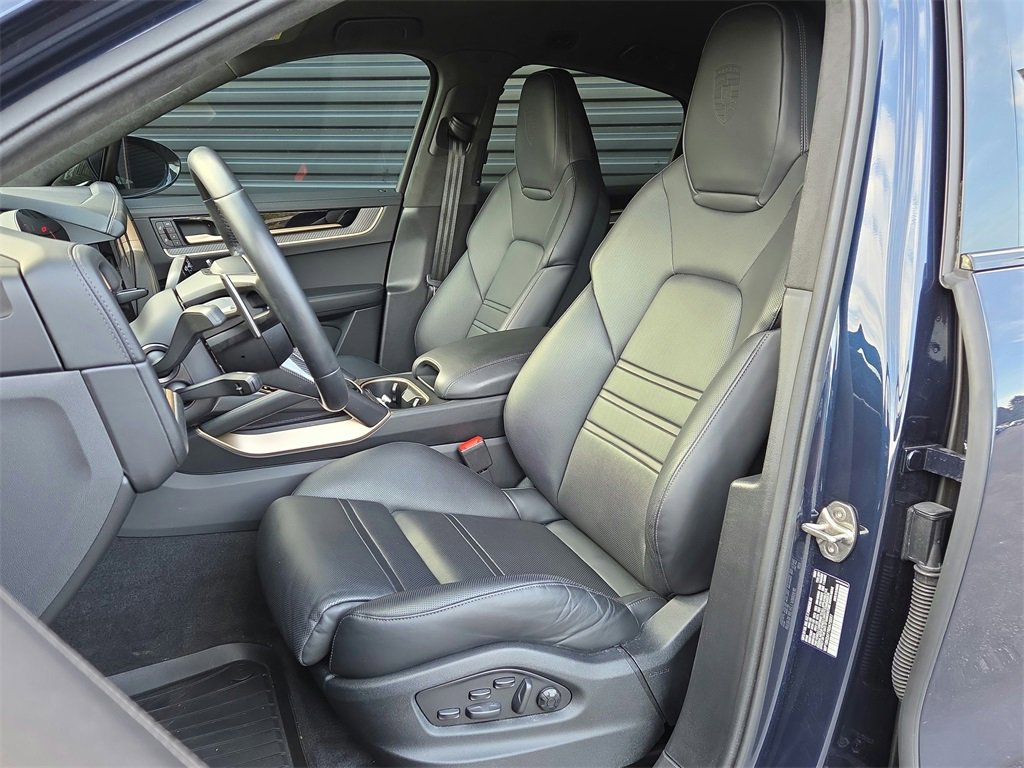 Used 2024 Porsche Cayenne Turbo GT image 5