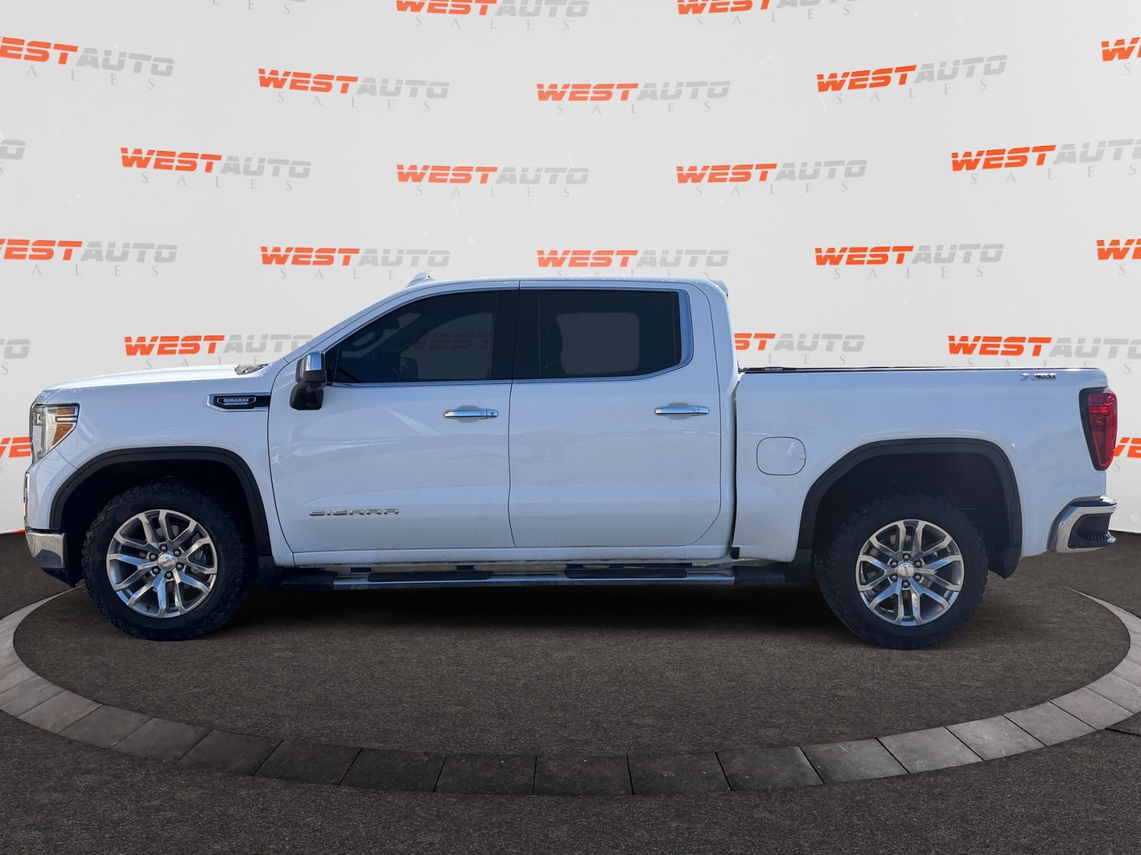 Used 2022 GMC Sierra 1500 SLT w/ SLT Premium Plus Package AWD/4WD image 2