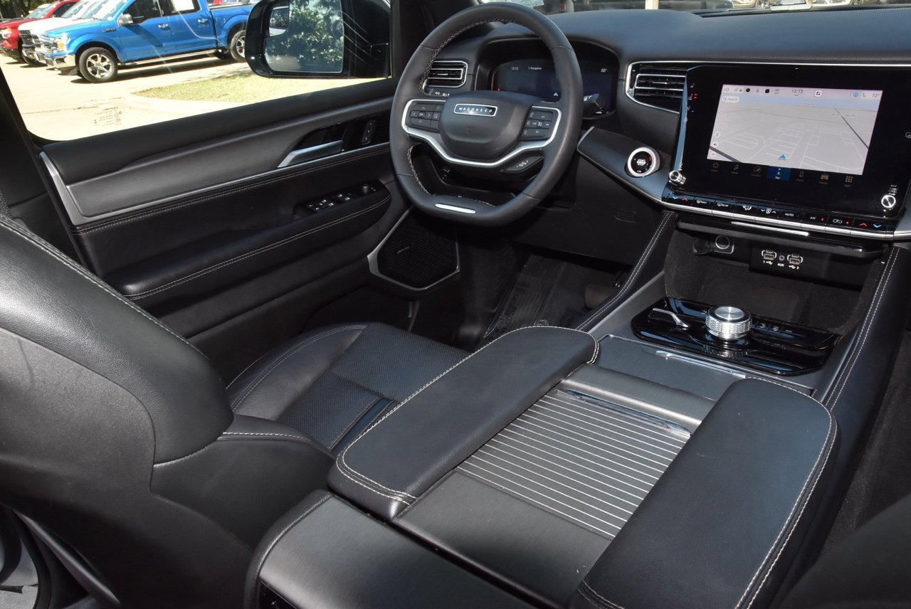 Used 2025 Jeep Wagoneer Series II AWD/4WD image 16