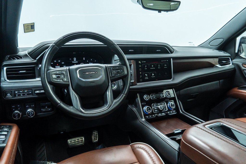 Used 2024 GMC Yukon XL Denali Ultimate image 3