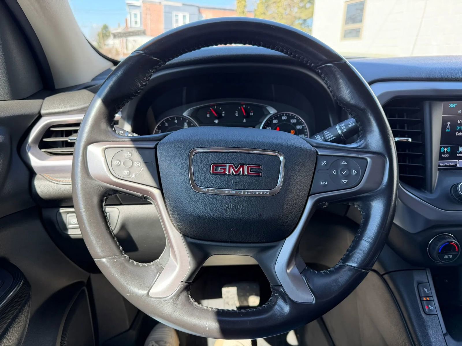 Used 2019 GMC Acadia SLT image 4