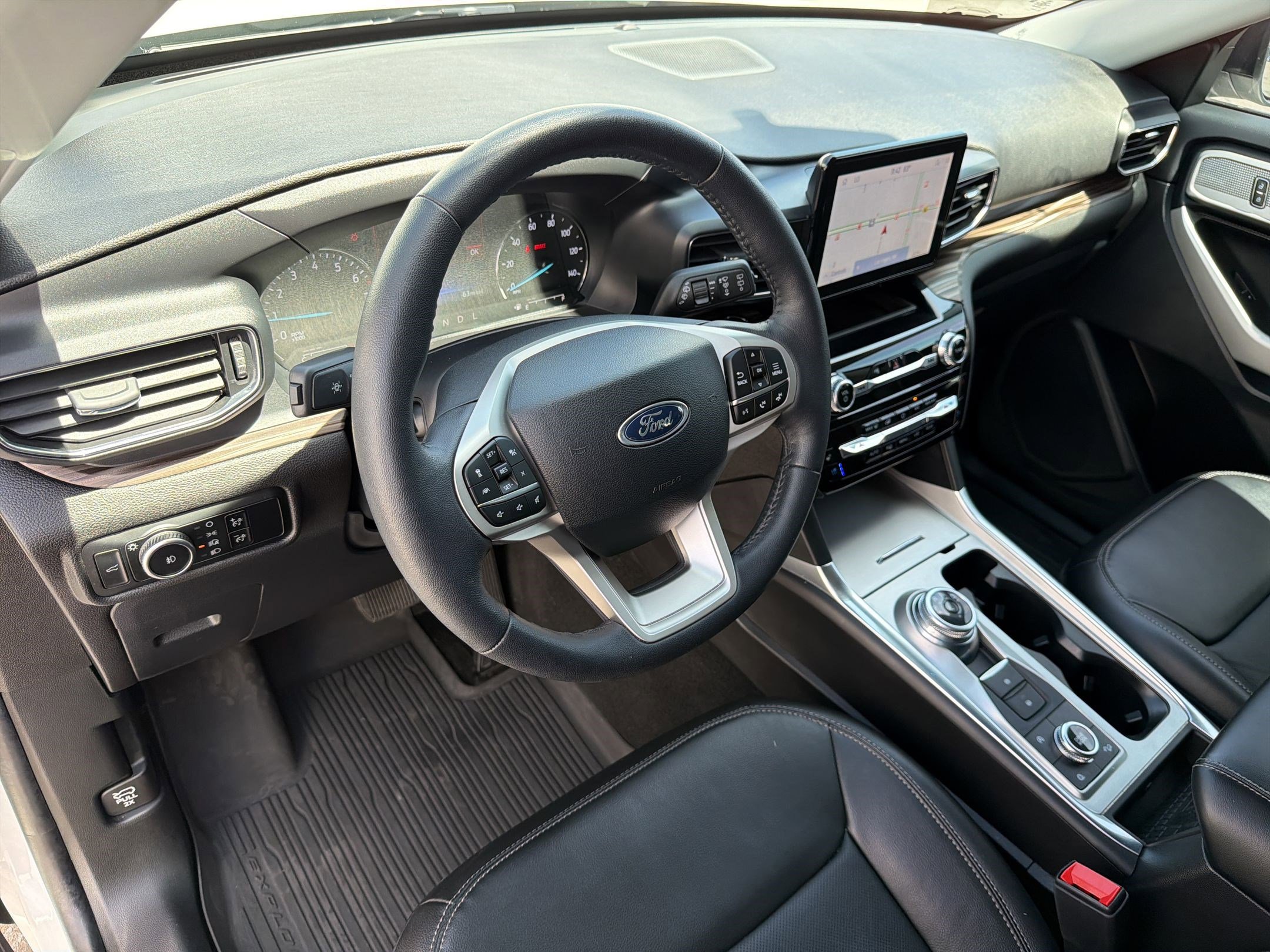 Used 2023 Ford Explorer Limited w/ Equipment Group 301A image 3