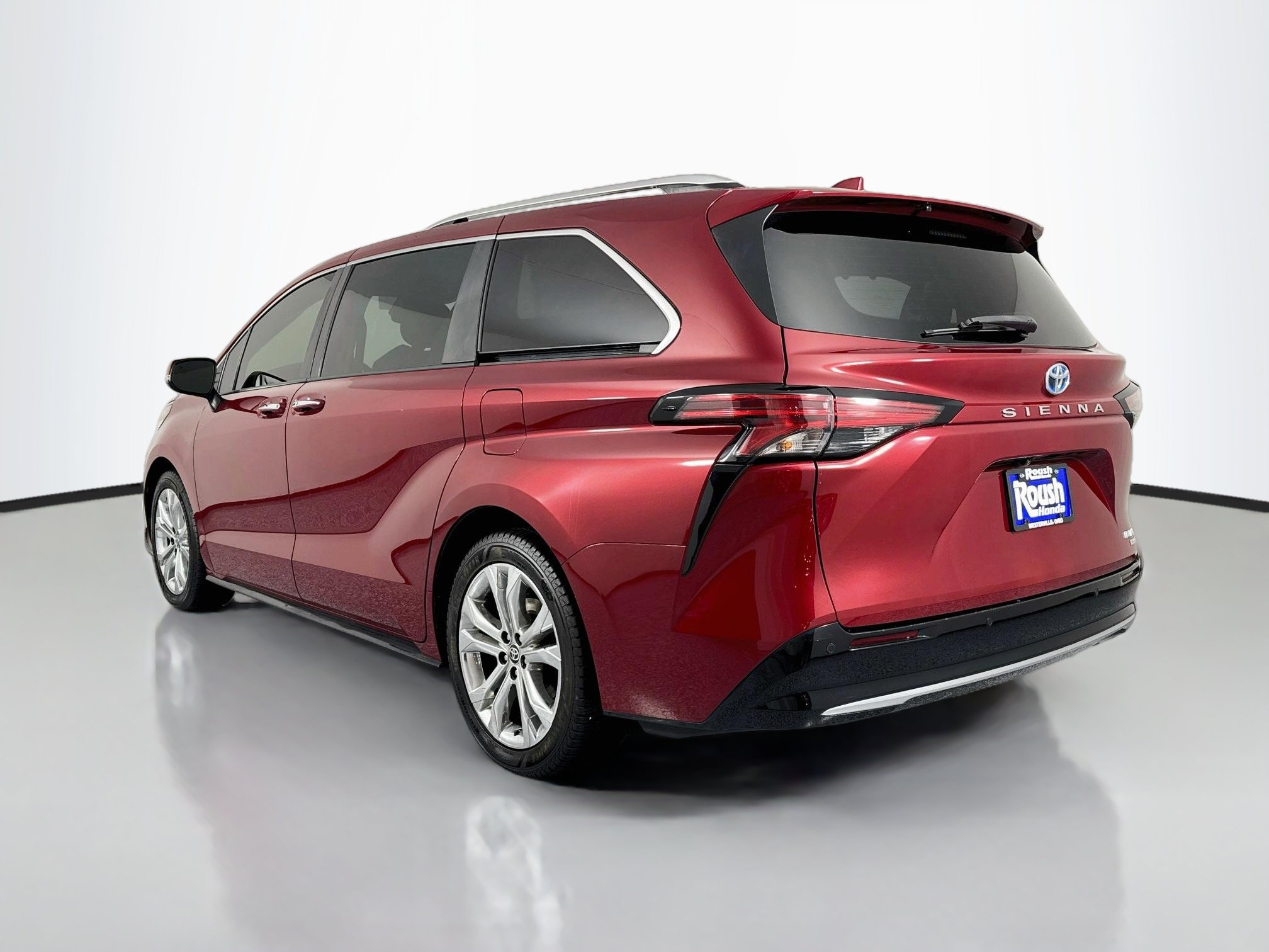 Used 2022 Toyota Sienna Platinum FWD image 7